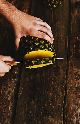 포토 JPG 해외이미지 식물 남자 음료 음식 조각 백그라운드 다이어트 과일 자연 휴가 귤 건강 사람없음 목재 초록색 여름 노란색 식당 주스 시골 신선 칼 달콤 맛 자르기 먹기 파인애플 오브젝트 상쾌 유기농 질감 날것 날카로움 내추럴 숙성 해외202004 해외포토 나무 웰빙 계절 감정 컬러 컨셉 재료 모션 사람 상점 열대과일 생태계 파일형식 이미지허브