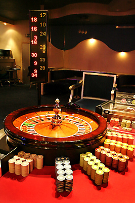 포토 JPG 해외이미지 돈 의자 공 놀이 탁자 사람없음 게임 램프 우승 바퀴 뜨거움 재산 도박 위험 카지노 흥분 기회 안락의자 룰렛 라스베가스 승자 텍사스 필승 해외202004 해외포토 감정 가구 컨셉 조명 금융 미국 최고 파일형식 이미지허브