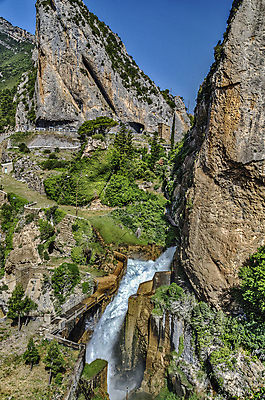 포토 JPG 해외이미지 나무 유럽 백그라운드 이동 자연 하늘 산 숙이기 풍경 사람없음 물 빛 태양 폭포 흐름 스페인 암초 해외202004 해외포토 자연요소 식물 나라 포즈 컨셉 생태계 파일형식 이미지허브