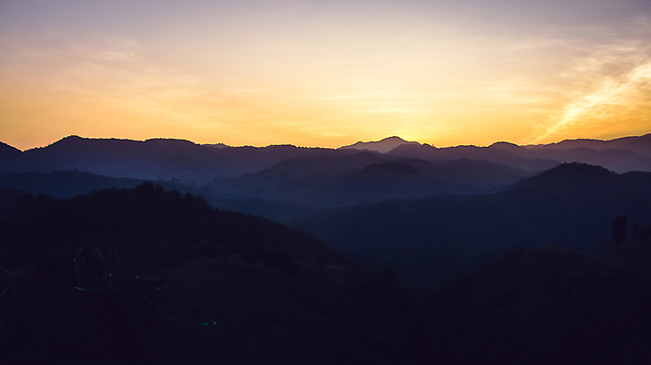 포토 JPG 해외이미지 구름 공원 여행 백그라운드 자연 하늘 아침 산 풍경 사람없음 야외 초록색 일출 일몰 새벽 안개 숲 내추럴 뿌연 전국 절정 해외202004 해외포토 주간 자연요소 공공시설 컬러 날씨 노을 생태계 파일형식 이미지허브