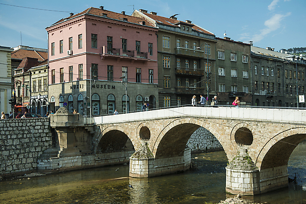 포토 JPG 해외이미지 나무 전통 공원 유럽 문화 여행 백그라운드 잎 건축양식 자연 하늘 휴가 풍경 사람없음 야외 건물 초록색 물 여름 강 컬러풀 반사 우주 정원 수확 가을 바위 도시 역사 오스트리아 재산 로마 땅 아치 천연기념물 구시가지 로마인 보스니아 옛날 해외202004 해외포토 자연요소 식물 건축물 계절 공공시설 건축 나라 컬러 농업 인종 금융 이탈리아 돌_바위 생태계 파일형식 이미지허브