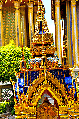 포토 JPG 해외이미지 나무 식물 아시아 종교 벽 조각 여행 불교 창문 태국 하늘 지붕 추상 그림자 사람없음 빛 마을 탑 금속 궁전 보행로 황금 타일 질감 방콕 대리석 모자이크 단계 미얀마 절개 해외202004 해외포토 건축물 나라 길 고건축 무늬 재료 재질 파일형식 이미지허브