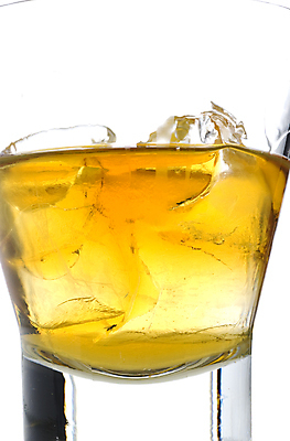 포토 JPG 해외이미지 한잔 근접촬영 사람없음 노란색 위스키 해외202004 해외포토 1 뷰포인트 컬러 주류 파일형식 이미지허브