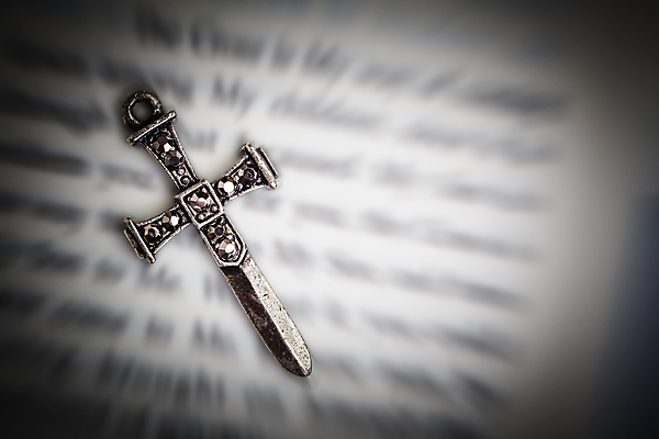 포토 JPG 해외이미지 전통 기독교 종교 줄 십자가 목걸이 부활절 사람없음 목재 책 빨간색 스터디 독서 갈색 검은색 성경 덮개 기도 최고 예수 영혼 황금 닫기 작음 가죽 심볼 묘사 심플 신성 금요일 신앙심 옛날 팬던트 해외202004 해외포토 나무 기념일 컬러 재료 장신구 종교용품 모션 학습 뚜껑 신_종교 크기 요일 파일형식 이미지허브