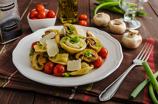 포토 JPG 해외이미지 전통 접시 음식 백그라운드 다이어트 재료 탁자 치즈 파스타 건강 요리 사람없음 목재 초록색 노란색 주방 식사 저녁식사 이탈리아 흰색 신선 굽기 지중해 허브 유기농 날것 반죽 만들기 밀가루 시금치 바질 점심식사 폭식 라비올리 바이오 생식 채식주의자 핸드메이드 해외202004 해외포토 나무 식물 식기 웰빙 유럽 바다 컬러 가구 채소 모션 유제품 서양음식 가루 구이 채식 파일형식 이미지허브