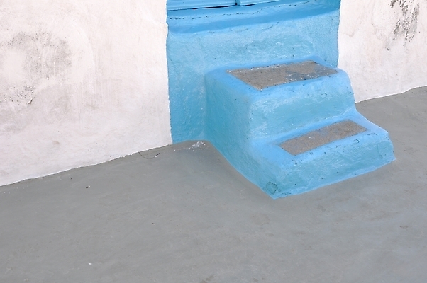 포토 JPG 해외이미지 전통 디자인 외관 문화 바다 섬 여행 건축양식 휴가 거리 주택 사람없음 야외 장식 파란색 컬러풀 문 계단 마을 페인트 흰색 지중해 그리스 그림 타운 단계 그리스인 옛날 스타일 해외202004 해외포토 서양인 건축 유럽 컬러 건물 도시 파일형식 이미지허브