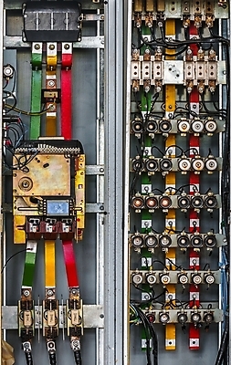 포토 JPG 해외이미지 산업 선 백그라운드 안전 사람없음 상자 금속 힘 에너지 판넬 엔지니어 플러그 역 연결 위험 순환 보안 철사 볼트 시스템 스위치 공학 경영 그런지 분배 설치 전압 제어 컨베어밸트 공급 해외202004 해외포토 교육 컨셉 비즈니스 교통시설 모션 재질 기계 공구 기술자 파일형식 이미지허브