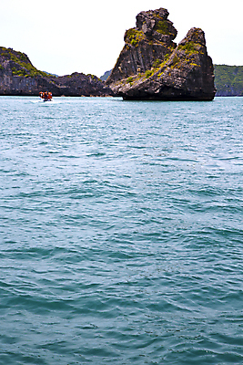 포토 JPG 해외이미지 나무 식물 구름 아시아 모래 파도 섬 여행 태국 자연 하늘 휴가 그림자 사람없음 초록색 물 여름 파란색 빛 햇빛 거품 자유 바위 액체 보트 큼 석호 미얀마 화창 해외202004 해외포토 자연요소 계절 나라 바다 컬러 컨셉 배_교통 날씨 태양 돌_바위 크기 생태계 파일형식 이미지허브