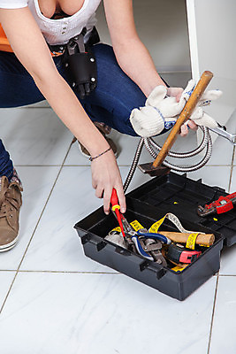 포토 JPG 해외이미지 백인 모델 손 장갑 가정 주택 한명 20대 빨간색 세로 상자 금속 주방 침묵 장비 흰색 기구 공구 스패너 업무 오픈 재산 수리 망치 플라스틱 오브젝트 서비스 고정 계량기 고립 궤 옛날 철강 하드웨어 해외202004 해외포토 서양인 1 잡화 컬러 재질 사람 청년 건물 신체부위 금융 컴퓨터 소리 도구 작업 파일형식 이미지허브