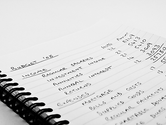 포토 JPG 해외이미지 손 종이 돈 비즈니스 성공 주택 사람없음 금융 경제 사무실 펜 달러 계산기 성장 업무 계산 시장 재산 구매 계획 주식 가격 무역 보고서 투자 상업 이익 회계 보험 빚 계좌 매각 세금 수입 예산 회계사 비용 해외202004 해외포토 직업 산업 컨셉 문구용품 건물 신체부위 쇼핑 필기구 장비 작업 파일형식 이미지허브