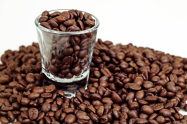 포토 JPG 해외이미지 전통문화 커피 음료 음식 백그라운드 유리 콩 사람없음 컵 갈색 카페 원두 굽기 향기 에스프레소 내추럴 아라비카 카페인 해외202004 해외포토 전통 식기 문화 컬러 재질 곡류 상점 구이 냄새 파일형식 이미지허브