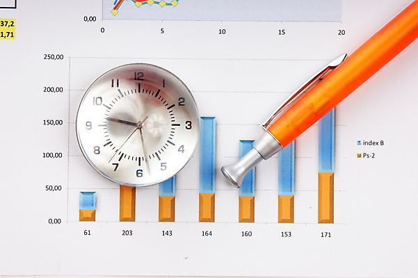 포토 JPG 해외이미지 직업 산업 탁자 그래프 사람없음 사무실 펜 공연 도구 기록 고리 계산 카운트 해외202004 해외포토 가구 비즈니스 이벤트 필기구 파일형식 이미지허브