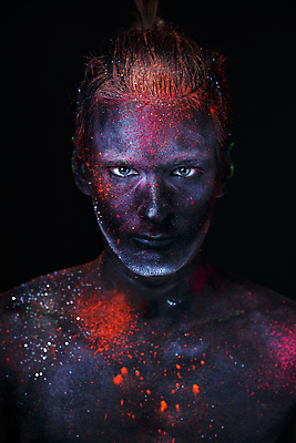 포토 JPG 해외이미지 남자 얼굴 백그라운드 컨셉 신체 미래 미술 한명 초록색 물 파란색 빛 우주 검은색 페인트 흙 4 닫기 신비 네온 먼지 공상 마법 형광등 땅바닥 자외선 특별함 환상 스타일 해외202004 해외포토 자연요소 1 컬러 모션 문화예술 전등 바닥 사람 신체부위 숫자 파일형식 이미지허브