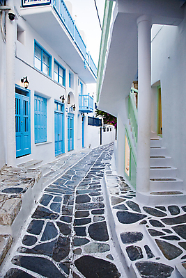 포토 JPG 해외이미지 전통 유럽 문화 도로 벽 섬 여행 건축양식 하늘 휴가 거리 주택 풍경 사람없음 야외 건물 여름 파란색 컬러풀 햇빛 바구니 여행객 문 마을 바위 흰색 도시 고급 지중해 그리스 좁은 타운 그리스인 미코노스섬 옛날 해외202004 해외포토 서양인 건축물 계절 건축 나라 길 바다 컬러 컨셉 교통시설 사람 태양 돌_바위 파일형식 이미지허브