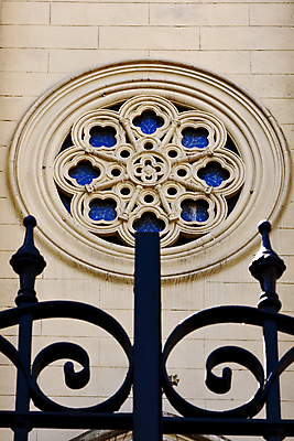 포토 JPG 해외이미지 디자인 기독교 여행 십자가 곡선 창문 유리 휴가 벽돌 그림자 미술 사람없음 초록색 파란색 빛 갈색 노란색 교회 검은색 미국 페인트 회색 천주교 흰색 기둥 남아메리카 영혼 역사 철 제비꽃 아르헨티나 부에노스아이레스 옛날 철강 해외202004 해외포토 건축 꽃 종교 선 컬러 북아메리카 종교건축 재질 문화예술 아메리카 건물 파일형식 이미지허브