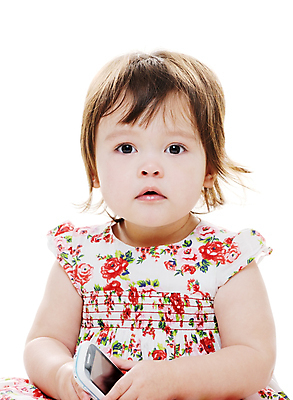 포토 JPG 해외이미지 백인 여자 어린이 백그라운드 통신 놀이 모바일 건강 한명 사람 동양인 스마트폰 흰색 아기 잡기 달콤 작음 전화기 호기심 긍정 걸음마 고립 심각 혼혈 해외202004 해외포토 서양인 1 감정 컬러 컨셉 모션 인종 핸드폰 스마트기기 맛 크기 다문화 파일형식 이미지허브