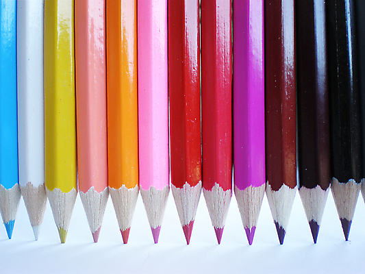 포토 JPG 해외이미지 디자인 백그라운드 색연필 사람없음 세트 컬러풀 연필 펜 쌓기 흰색 표현 원형 배열 오브젝트 크레파스 정리 해외202004 해외포토 도형 컬러 모션 학용품 필기구 파일형식 이미지허브