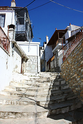 포토 JPG 해외이미지 바다 건축양식 거리 주택 사람없음 파란색 마을 조약돌 바위 흰색 역사 그리스 그림 해외202004 해외포토 건축 유럽 컬러 건물 돌_바위 파일형식 이미지허브