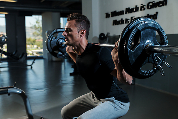 포토 JPG 해외이미지 백인 남자 스포츠 근육 실내 건강 한명 성인 신체부위 운동 웨이트트레이닝 보디빌딩 역도 그루밍족 해외202004 해외포토 서양인 1 사람 내부 뷰티 헬스 파일형식 이미지허브