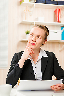 포토 JPG 해외이미지 백인 직업 1 손 응시 여자 생각 인터넷 비즈니스 사업가 성공 노동자 직장 한명 사람 앉기 성인 금융 노트북 컴퓨터 사무실 슬픔 업무 작업 비즈니스우먼 자신감 좌절 종업원 책상 경영자 비서 문제 경영 배려 심각 해외202004 해외포토 서양인 시선 감정 가구 컨셉 회사 모션 신체부위 경제 전자제품 직장인 리더 파일형식 이미지허브