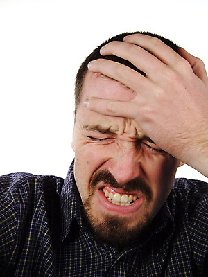 포토 JPG 해외이미지 백인 손 남자 셔츠 손바닥 한명 사람 성인 파란색 청춘 고통 열 찡그림 치아 질병 콧수염 두통 성인남자한명만 해외202004 해외포토 서양인 1 감정 컬러 컨셉 상의 의학 수염 표정 신체부위 소화기관 남자한명만 성인남자만 파일형식 이미지허브