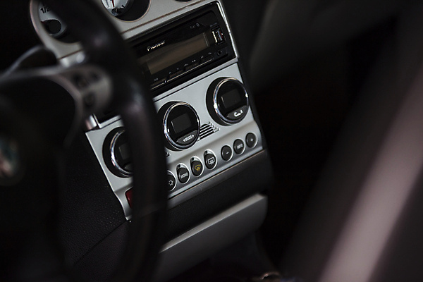 포토 JPG 해외이미지 손 디자인 여행 교통시설 자동차 새로움 실내 따뜻함 손잡이 사람없음 내부 파란색 디지털 검은색 장비 운전 흐름 추위 판넬 뜨거움 고급 시원함 묘사 시스템 온도 스위치 조절 계기판 린스 자동 제어 안락 해외202004 해외포토 육상교통 컬러 교통 컨셉 모션 신체부위 시설 파일형식 이미지허브