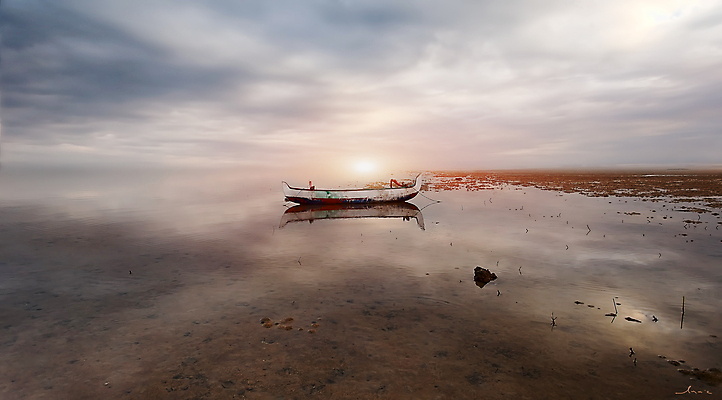포토 JPG 해외이미지 구름 전통 바다 여행 자연 하늘 낚시 풍경 사람없음 야외 물 여름 파란색 반사 어선 보트 옛날 해외202004 해외포토 자연요소 계절 컬러 배_교통 레저 생태계 파일형식 이미지허브
