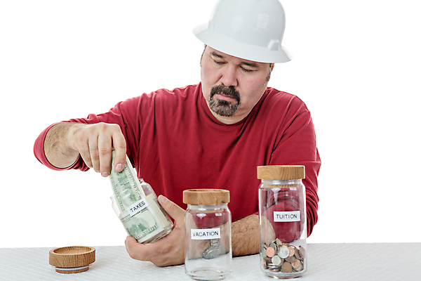 포토 JPG 해외이미지 중년 지폐 돈 탁자 수업 휴가 노동자 한명 앉기 금융 동전 항아리 엔지니어 선택 안전모 건축가 장인 월급 분할 세금 수입 스터핑 심각 의무 해외202004 해외포토 직업 1 교육 가구 컨셉 모션 사람 성인 경제 도자기 기술자 재산 헬멧 안전장비 파일형식 이미지허브