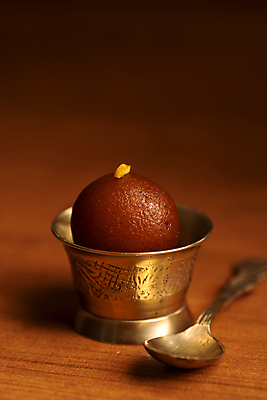 포토 JPG 해외이미지 전통 접시 아시아 음식 다이어트 공 디저트 건조 요리 동양인 사람없음 갈색 파티 숟가락 축제 식사 우유 튀김 축하 대접 원형 사발 달콤 맛 폐기물 설탕 인도인 시럽 칼로리 북쪽 경단 고립 깊이 라마단 인기 피스타치오 해외202004 해외포토 도형 외국인 식기 나라 컬러 컨셉 유제품 수저 건강 인종 이벤트 견과류 사기그릇 쓰레기 방향 파일형식 이미지허브