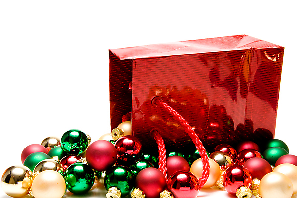 포토 JPG 해외이미지 크리스마스장식 크리스마스 실내 사람없음 쇼핑백 장식볼 오브젝트 흰배경 쏟아짐 오너먼트 해외202004 해외포토 기념일 백그라운드 가방 모션 내부 장식 흰색 파일형식 이미지허브