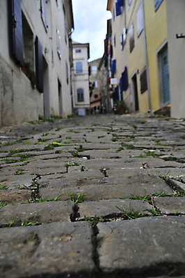 포토 JPG 해외이미지 도로 벽 백그라운드 건축양식 주택 미술 사람 사람없음 건물 여행객 계단 마을 탑 바위 시골 도시 역사 대문 정사각형 타운 크로아티아 옛날 해외202004 해외포토 도형 건축물 건축 유럽 길 교통시설 문화예술 문 돌_바위 파일형식 이미지허브