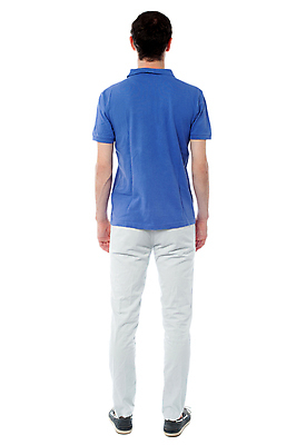 포토 JPG 해외이미지 전신 백인 모델 응시 남자 행복 포즈 관리 한명 서기 미소 뒷모습 유행 흰색 주머니 스타일 해외202004 해외포토 서양인 1 시선 감정 뷰포인트 컬러 모션 표정 사람 파일형식 이미지허브