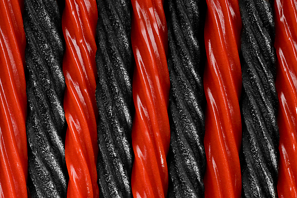 포토 JPG 해외이미지 줄 음식 조각 패턴 딸기 사탕 사람없음 빨간색 파티 검은색 줄무늬 대접 막대기 달콤 맛 설탕 산딸기 칼로리 탄수화물 해외202004 해외포토 컬러 컨셉 무늬 과일 디저트 이벤트 파일형식 이미지허브