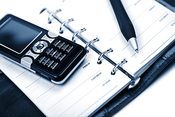 포토 JPG 해외이미지 교육 종이 비즈니스 학교 모바일 나선형 사람없음 책 파란색 단어 스마트폰 스터디 사무실 숫자 다이어리 쪽지 공책 공백 장비 오픈 일주일 주머니 가죽 전화기 읽기 묘사 약속 바쁨 페이지 부름 바인더 편리함 고립 해외202004 해외포토 문자 컬러 컨셉 무늬 모션 문구용품 핸드폰 스마트기기 학습 사무용품 파일형식 이미지허브