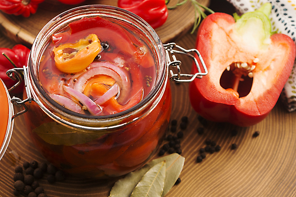 포토 JPG 해외이미지 전통 접시 음식 채소 재료 유리 주택 파프리카 건강 요리 사람없음 빨간색 여름 노란색 우주 식사 샐러드 뚜껑 종 흰색 항아리 캔 달콤 맛 애피타이저 컨테이너 굽기 향신료 유기농 올리브 후추 통조림 내추럴 숙성 식초 절임 채식주의자 핸드메이드 해외202004 해외포토 식기 웰빙 계절 열매 산업 컬러 컨셉 재질 건물 도자기 구이 채식 향미료 파일형식 이미지허브