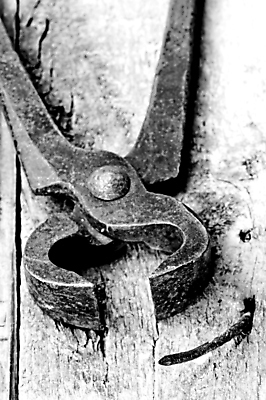 포토 JPG 해외이미지 산업 백그라운드 컨셉 추상 손잡이 사람없음 목재 세로 빛 머리 금속 어둠 힘 장비 수확 골동품 기구 공구 시골 업무 거친 수리 닫기 자르기 철 묘사 오브젝트 부식 질감 복고 펜치 고립 그런지 옛날 철강 해외202004 해외포토 나무 무늬 농업 재료 모션 재질 신체부위 도구 작업 파일형식 이미지허브