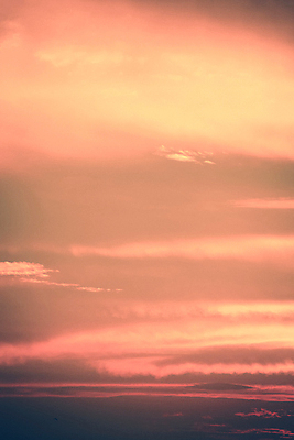 포토 JPG 해외이미지 구름 백그라운드 하늘 아침 미래 미술 들기 풍경 사람없음 빨간색 빛 햇빛 태양 노란색 일출 일몰 저녁 수평선 해외202004 해외포토 주간 자연요소 컬러 컨셉 모션 문화예술 노을 야간 파일형식 이미지허브