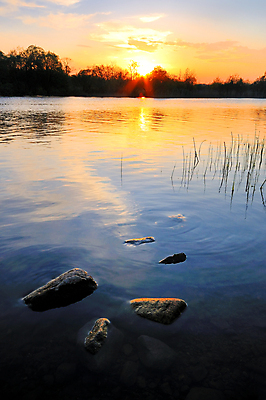 포토 JPG 해외이미지 구름 실루엣 자연 하늘 풍경 사람없음 파란색 빛 태양 일출 일몰 저녁 아일랜드 해외202004 해외포토 자연요소 유럽 컬러 촬영기법 노을 야간 생태계 파일형식 이미지허브