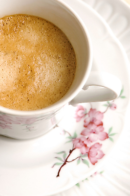 포토 JPG 해외이미지 커피 음료 잎 패턴 사람없음 컵 한개 갈색 흰색 뜨거움 액체 커피잔 컵받침 흰배경 향기 카푸치노 고립 라떼 카페인 해외202004 해외포토 식물 1 식기 컬러 백그라운드 무늬 잔 받침대 냄새 파일형식 이미지허브