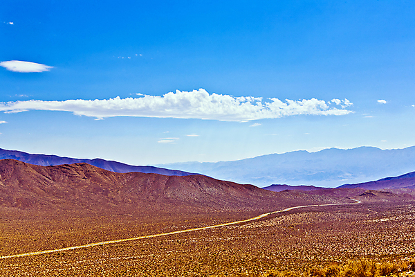 포토 JPG 해외이미지 공원 도로 모래 자연 하늘 산 건조 풍경 사람없음 파란색 계곡 미국 사막 죽음 뜨거움 황금 캘리포니아 드넓은 전국 지리 지질학 평야 수평선 해외202004 해외포토 공공시설 교육 길 컬러 북아메리카 교통시설 생태계 파일형식 이미지허브