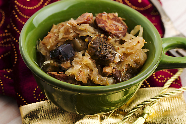 포토 JPG 해외이미지 전통 접시 음식 빵 크리스마스 채소 재료 탁자 휴가 육류 돼지고기 이벤트 사람없음 축제 식사 저녁식사 버섯 소고기 사발 소시지 맛 양배추 광택 칼로리 자두 폴란드 점심식사 해외202004 해외포토 식기 기념일 유럽 가구 컨셉 과일 식재료 사기그릇 가공식품 파일형식 이미지허브