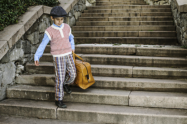 포토 JPG 해외이미지 백인 1 도로 어린이 여행 가방 학교 휴가 한명 사람 소년 야외 여행가방 검은색 수확 짐 흰색 작음 복고 방법 해외202004 해외포토 서양인 잡화 교육 남자 길 컬러 농업 교통시설 크기 파일형식 이미지허브