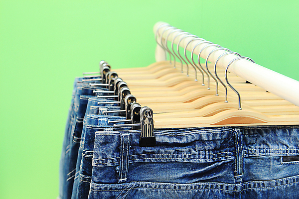 포토 JPG 해외이미지 드레스 옷 바지 사람없음 파란색 유행 청바지 직물 장롱 소매 줄서기 해외202004 해외포토 컬러 가구 모션 하의 파일형식 이미지허브