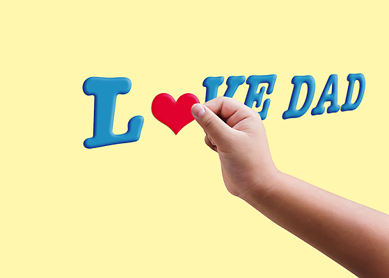 포토 JPG 해외이미지 손 어린이 백그라운드 텍스트 사랑 사람없음 빨간색 귀여움 하트 잡기 아빠 해외202004 해외포토 모양 감정 컬러 컨셉 가족 모션 사람 신체부위 파일형식 이미지허브