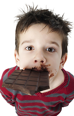 포토 JPG 해외이미지 백인 남자 행복 얼굴 어린이 음식 조각 재료 디저트 건강 한명 미소 소년 갈색 쌓기 초콜릿 검은색 어둠 블록 사막 에너지 얼룩 막대기 달콤 맛 먹기 코코아 중독 식욕 카카오 개조 해외202004 해외포토 서양인 1 감정 음료 컬러 컨셉 모션 표정 사람 신체부위 파일형식 이미지허브