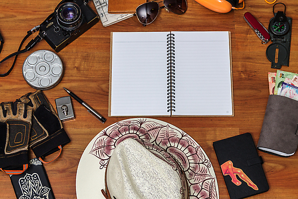 포토 JPG 해외이미지 라이프스타일 종이 여행 생각 상상 탁자 설계 아이디어 창조 성인 취미 사람없음 책 펜 다이어리 쪽지 공책 꿈 장비 표현 도시 업무 메시지 우아함 계획 작가 집중 만들기 페이지 격려 해외202004 해외포토 직업 감정 가구 컨셉 모션 문구용품 사람 생활 필기구 사무용품 작업 파일형식 이미지허브