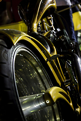 포토 JPG 해외이미지 교통시설 사람없음 야외 금속 검은색 축제 어둠 힘 기계 오토바이 바퀴 승차 야간 묘사 쇼 엔진 모터 모터쇼 해외202004 해외포토 자연요소 컬러 교통 모션 재질 바이크 시설 파일형식 이미지허브