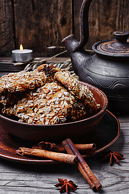 포토 JPG 해외이미지 접시 주전자 사람없음 갈색 쿠키 가을 달콤 시리얼 시나몬 오트밀 해외202004 해외포토 식기 계절 음식 컬러 주방용품 디저트 맛 파일형식 귀리 이미지허브