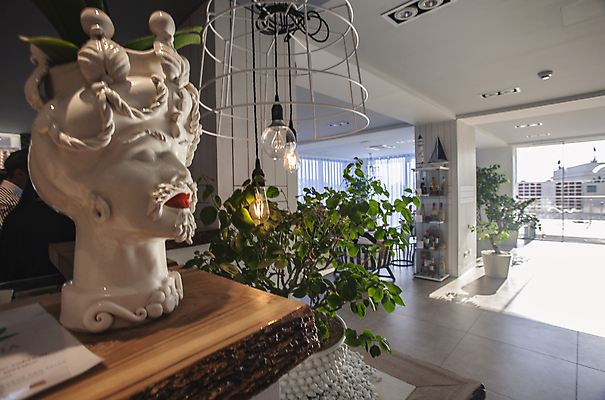 포토 JPG 해외이미지 바다 여행 자연 호텔 지붕 휴가 산 주택 풍경 경사 사람없음 물 여름 반사 여행객 일출 맑음 이탈리아 새벽 지중해 당구 휴양지 타운 동쪽 인기 해외202004 해외포토 자연요소 계절 유럽 숙소 날씨 사람 건물 구기 노을 장소 도시 방향 생태계 파일형식 이미지허브