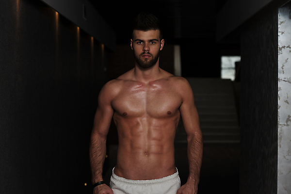 포토 JPG 해외이미지 스튜디오촬영 백인 남자 스포츠 청소년 근육 수염 탈의 실내 건강 한명 사람 신체부위 10대 건강관리 복도 보디빌딩 일반 그루밍족 해외202004 해외포토 서양인 1 관리 내부 뷰티 헬스 파일형식 이미지허브